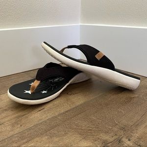 SPENCO | women’s black and white flip flops - like new
